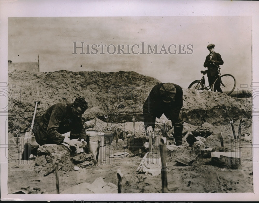 1928 Press Photo Example of a Bronze Age cemetery excavated at Schenkenberg