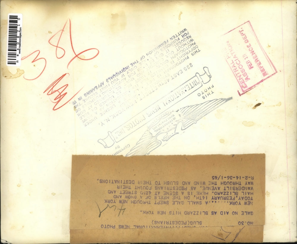 Press Photo Pedestrians Fight Their Way Through Wind Gusts 45th Street