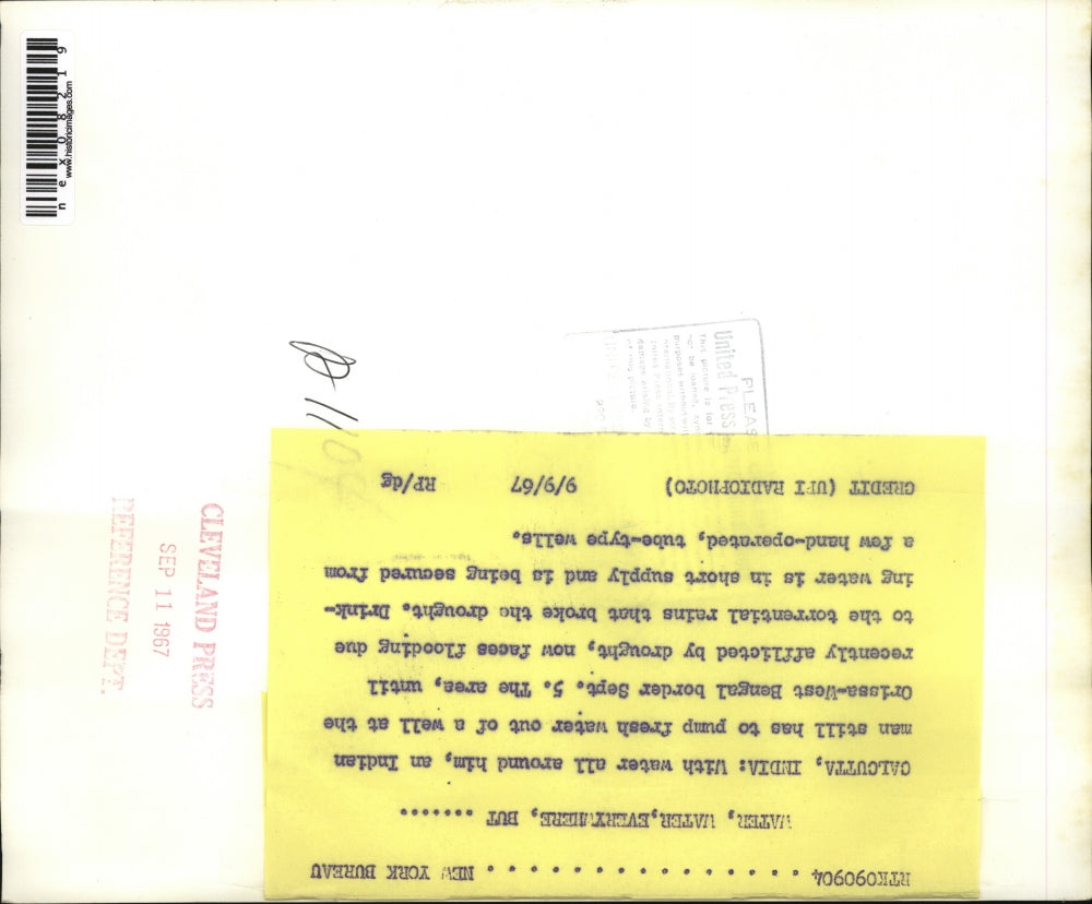 1967 Press Photo Indian man pumping fresh water out of a well at Orissa-West