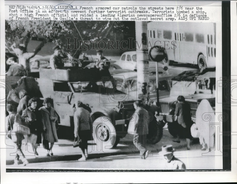 Load image into Gallery viewer, 1962 Press Photo French armored cars patroling to prevent terrorism - nex08264
