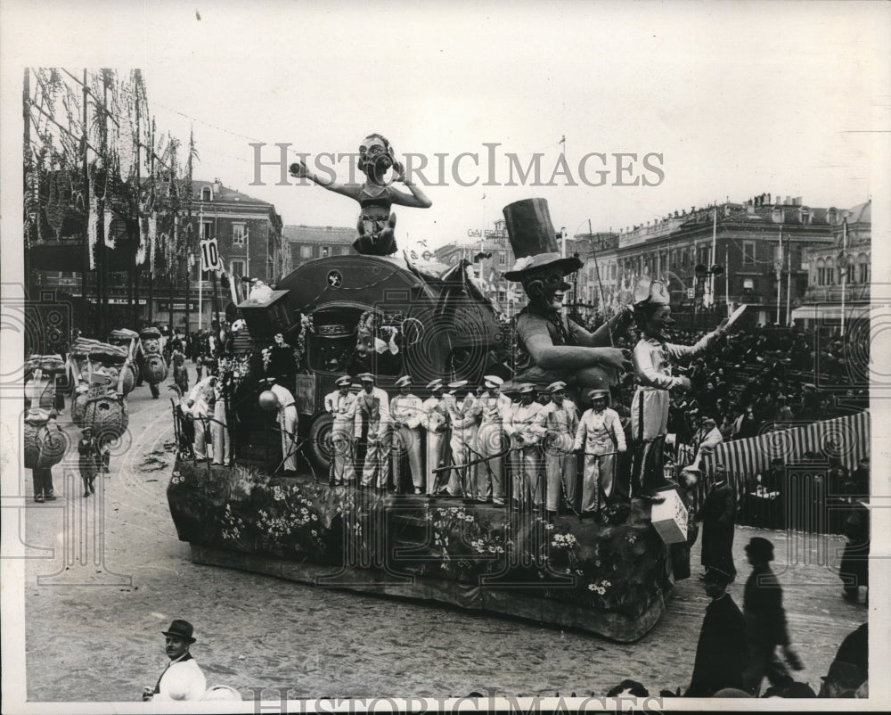 1939 Press Photo Carnival Float Nice France