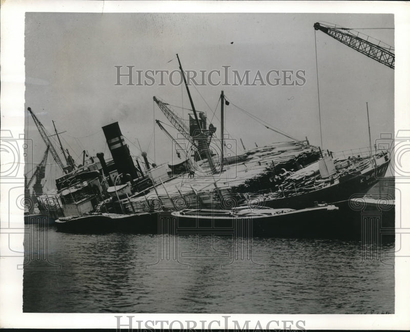 Load image into Gallery viewer, 1941 Press Photo Finnish Freighter Kurikka In United States Custody British War
