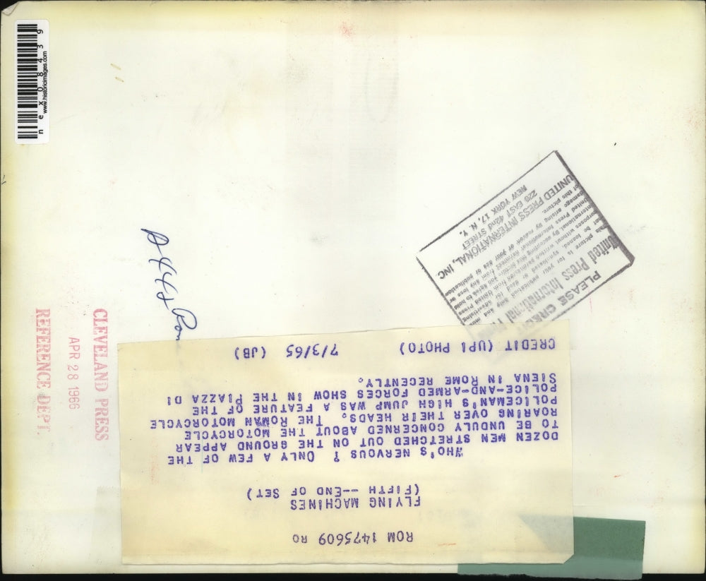 1965 Press Photo Police Armed Forces Parade Show Piazza Di Siena Italy