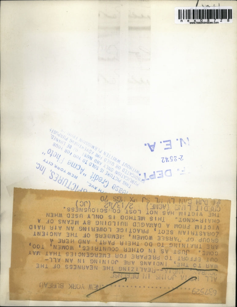 1942 Press Photo Indians prepare for emergencies lowers down a girl from window