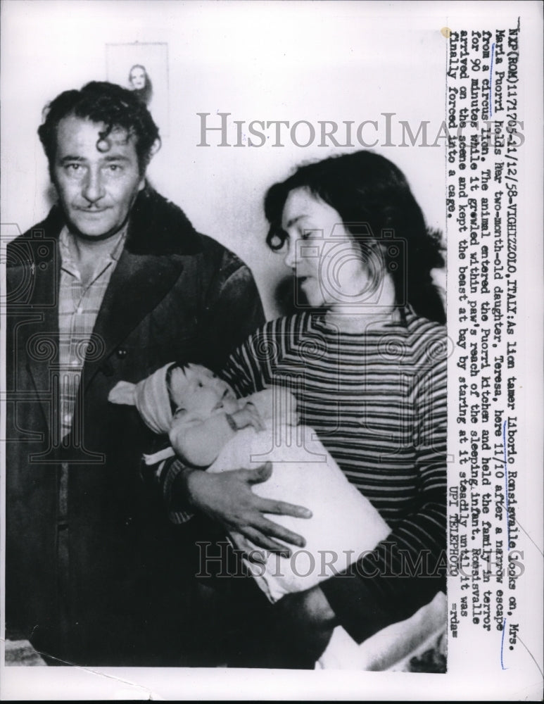 1958 Press Photo Vichizzolo, Italy lion tamer Liborio Ronsisvalla, Mrs M Puorri