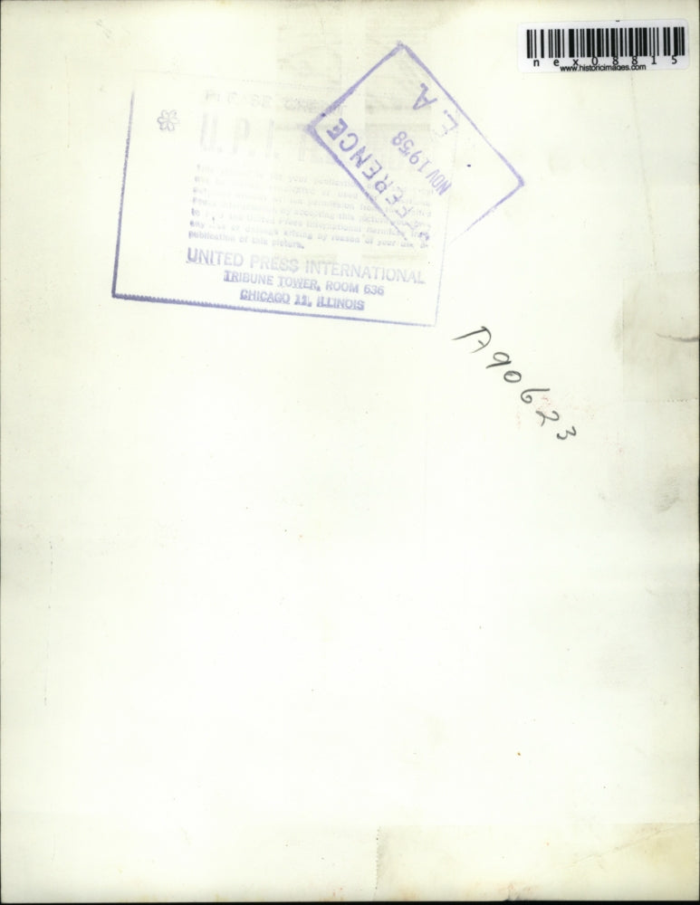 1958 Press Photo Vichizzolo, Italy lion tamer Liborio Ronsisvalla, Mrs M Puorri