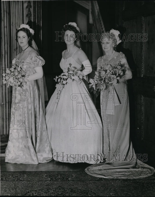 1939 Press Photo Pamela & Sheilagh Johnsen & Lady Mayoress, Lady Bowster, London- Historic Images