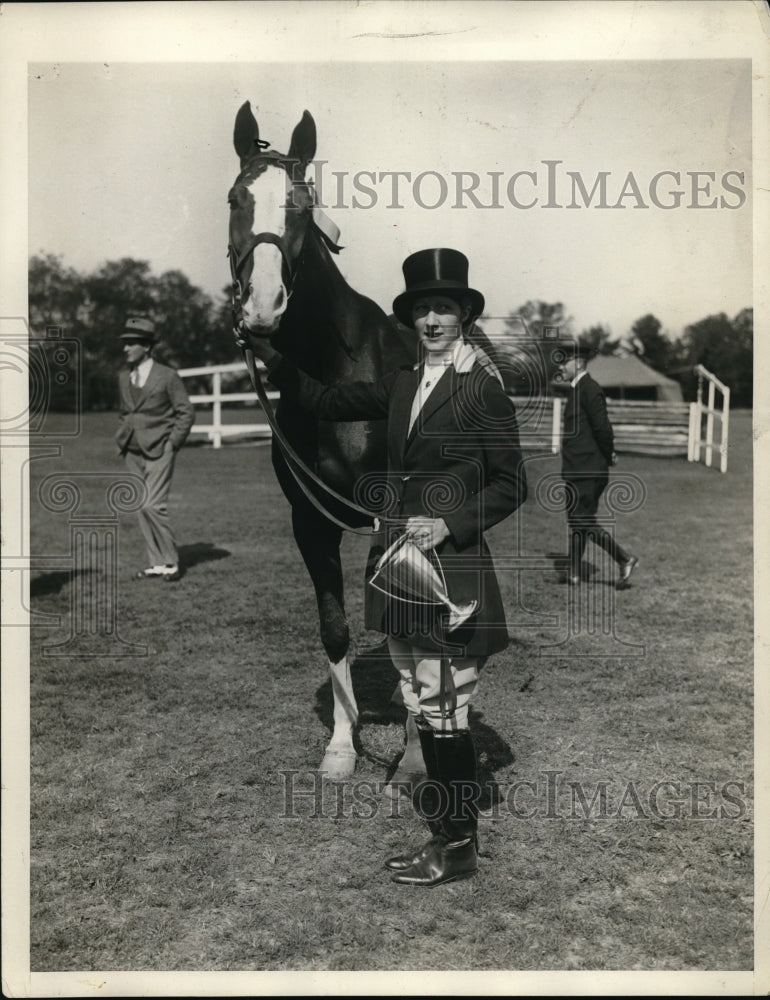 1929 Press Photo Miss Anice Good With Capt Diego