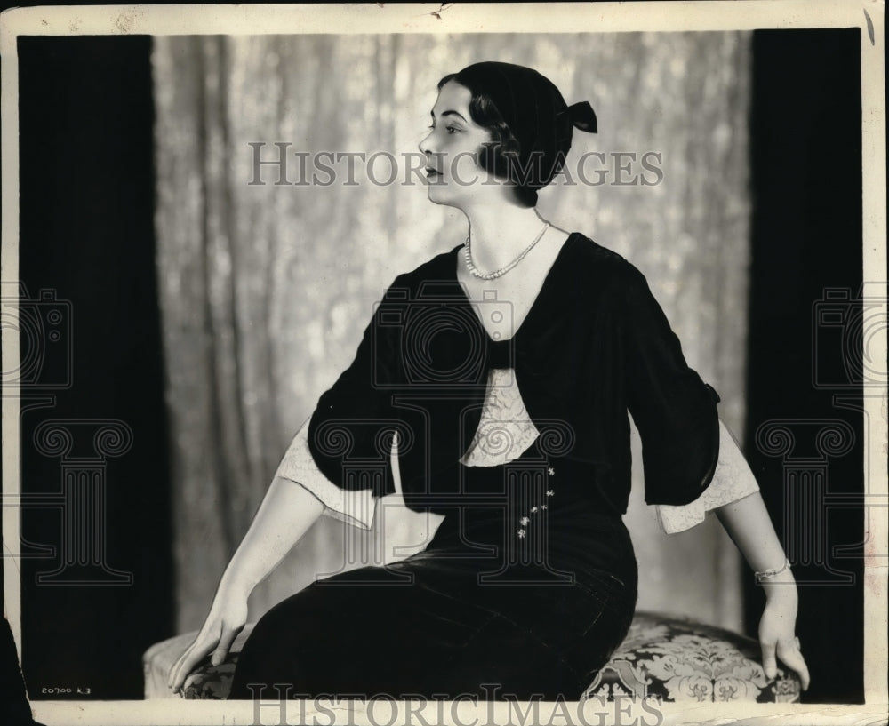 1930 Press Photo from Jay Thorpe a black Arausparent velvetin between dress