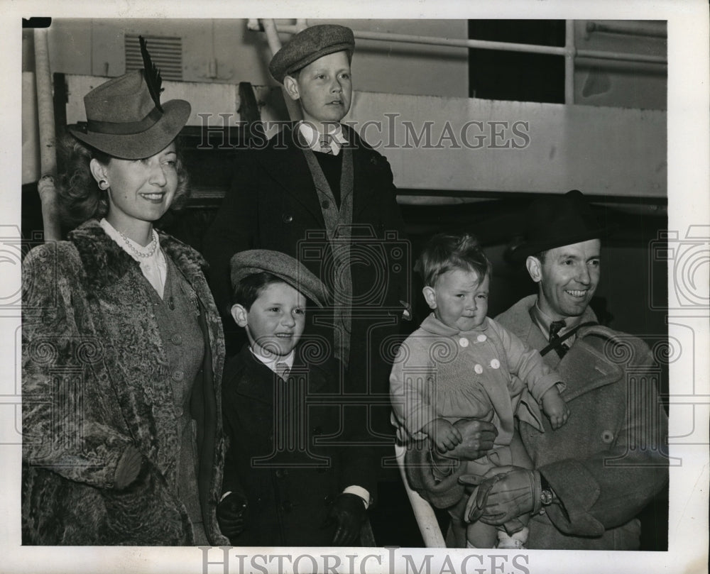 1941 Press Photo Count and Countess Pierre of Chamburn, Charles, Pierre Jr.
