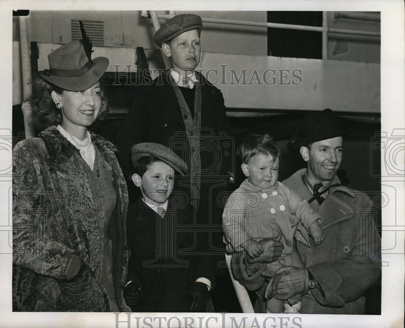 Load image into Gallery viewer, 1941 Press Photo Count and Countess Pierre of Chamburn, Charles, Pierre Jr.
