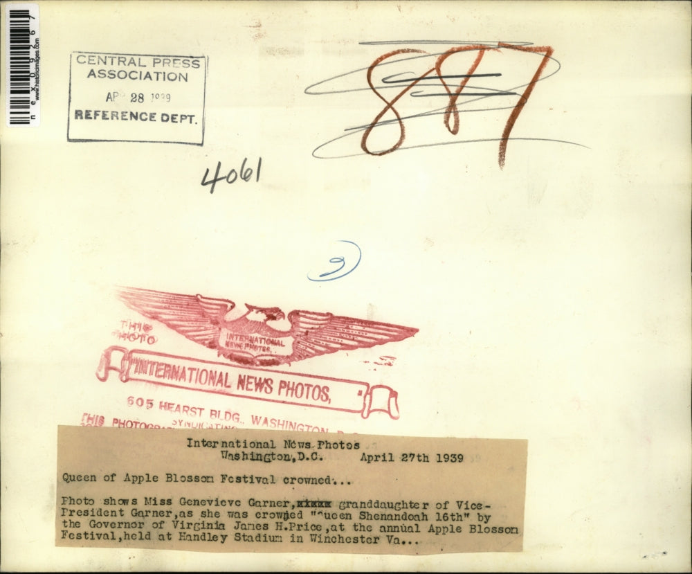 1939 Press Photo Queen of Apple Blossom Festival crowned. Genevieve Garner