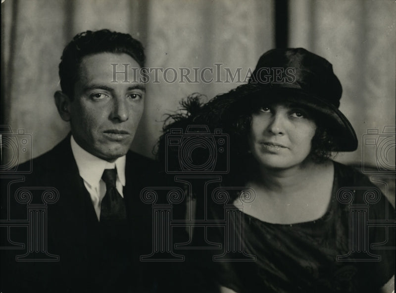 Load image into Gallery viewer, 1923 Press Photo Claudia Urrutia of Venezuela &amp; Maria de Lourdes

