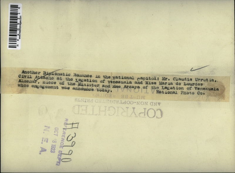 Load image into Gallery viewer, 1923 Press Photo Claudia Urrutia of Venezuela &amp; Maria de Lourdes
