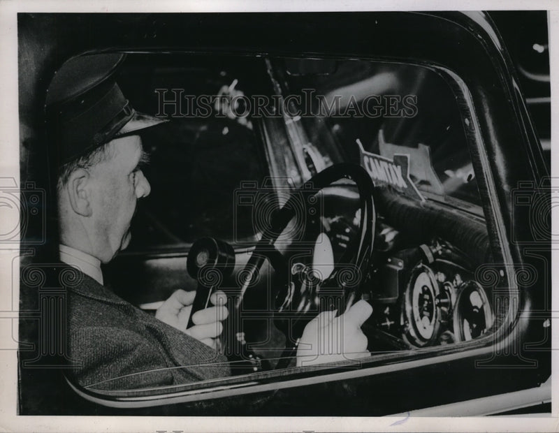 Load image into Gallery viewer, 1947 Press Photo Basil Marham Uses Two-Way Radio to Improve Taxi Service
