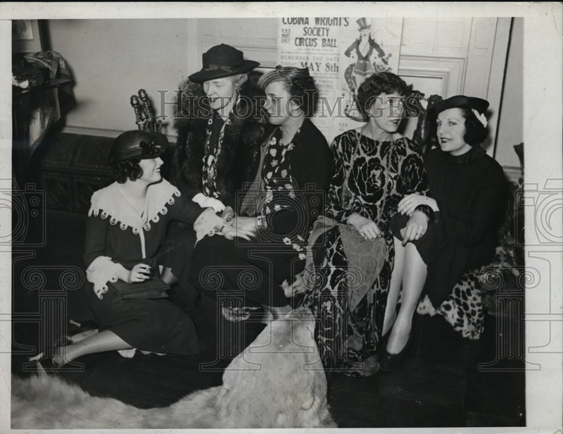 Load image into Gallery viewer, 1934 Press Photo Cobina Wright Attends Cocktail Party With Mrs J Robert Rubin
