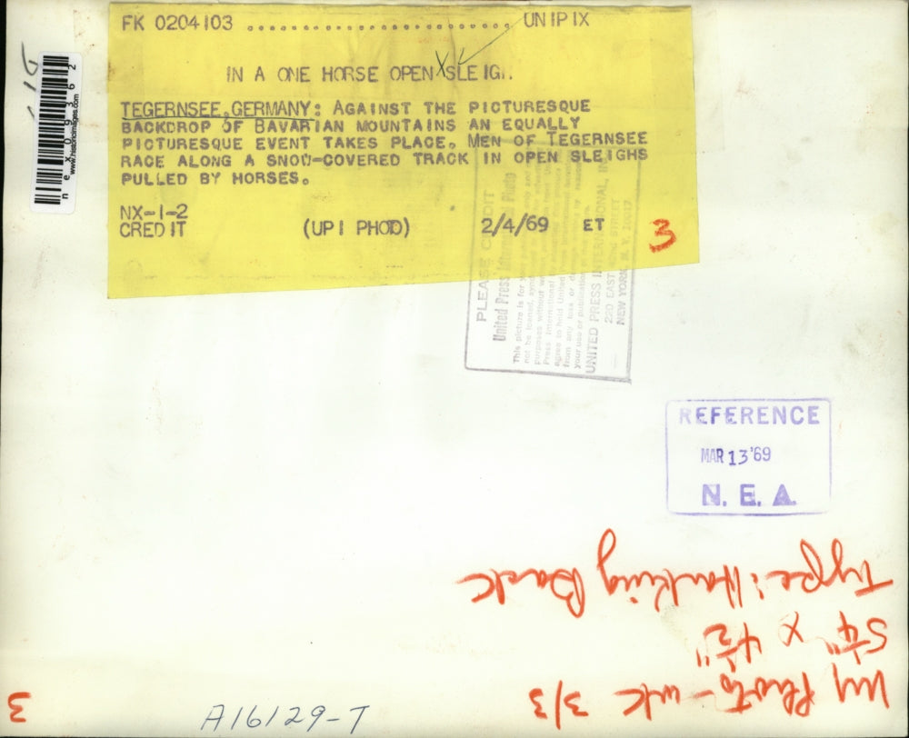 1969 Press Photo Men of Tegernsee race along a snow covered track