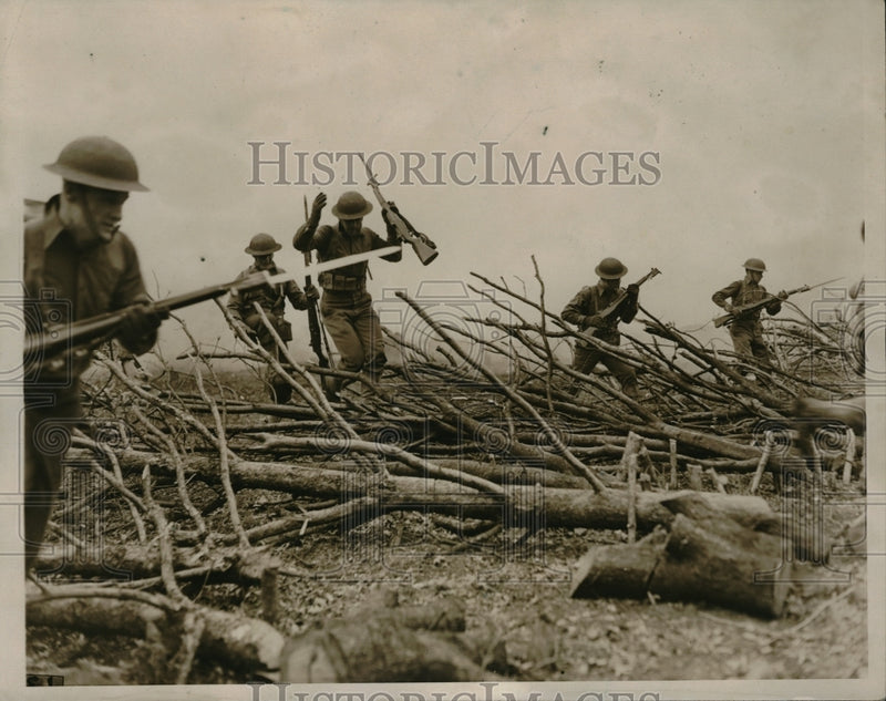 Load image into Gallery viewer, 1941 Press Photo Units Of The Fifth Engineers - nex09383

