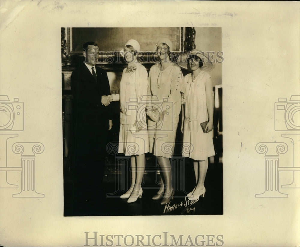 1928 Press Photo Adrienne Miller and Vivian Statler of Evelynne Cerveny