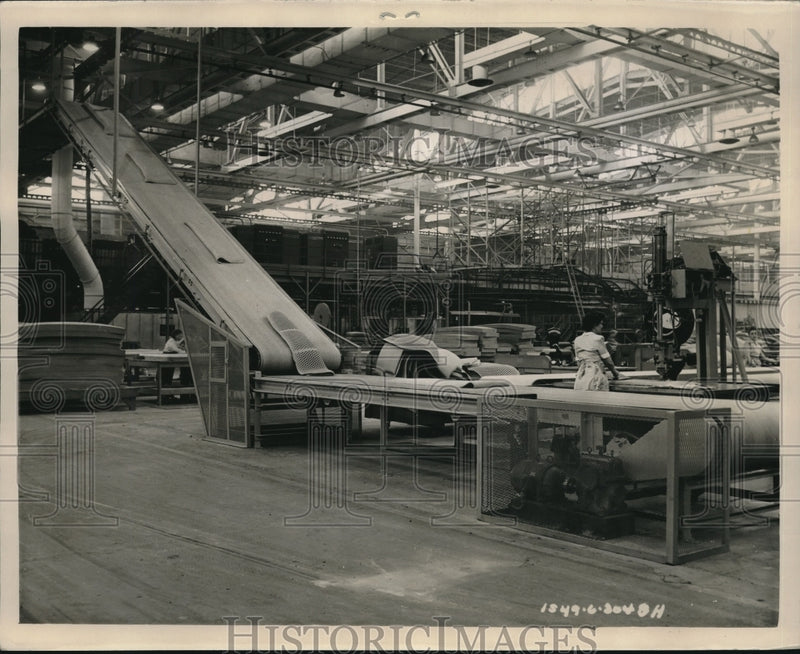 Load image into Gallery viewer, 1948 Press Photo Goodyear Tire &amp; Rubber Co Akron, Ohio airfoam products conveyor
