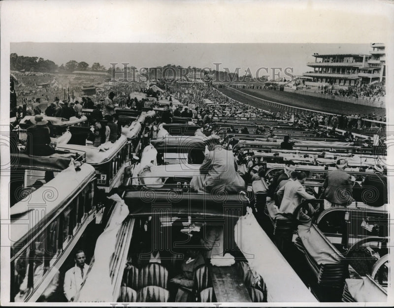 Load image into Gallery viewer, 1937 Press Photo The course at Epsom Downs crowded w/ cars &amp; coaches
