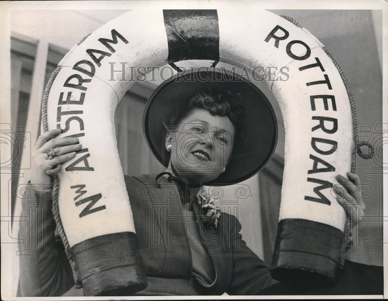 Load image into Gallery viewer, 1938 Press Photo Miss Mary Ainsworth of Chicago aboard the S.S. New Amsterdam.
