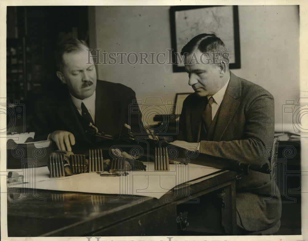 1923 Press Photo T Whelen and OP Wilhelm Perfect War Department Bullets