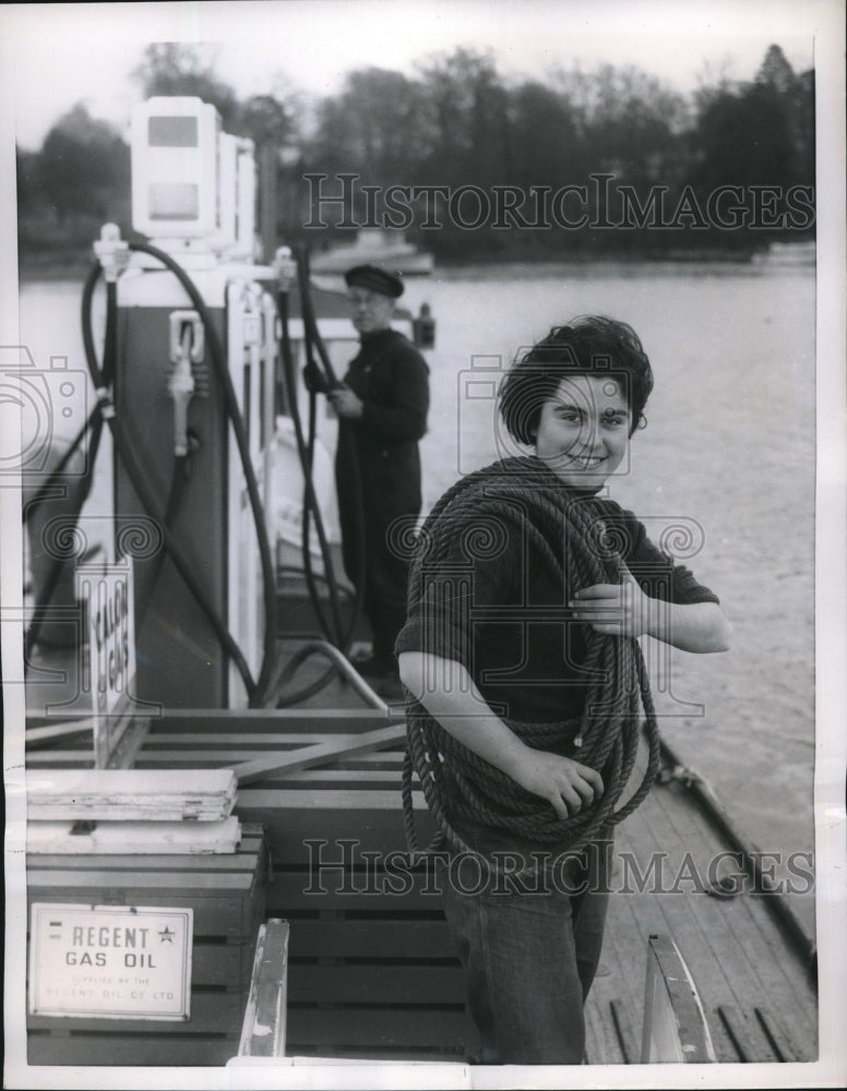 1956 Press Photo Floating Gas Station Attendant Wendy Symes in Bursledon England