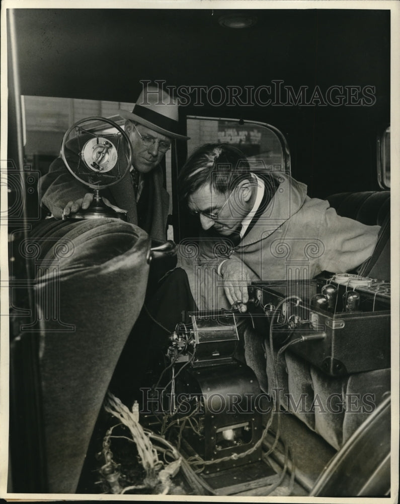 Load image into Gallery viewer, 1931 Press Photo Dr. Will Braid White and George Ogan Look at Auto Motor

