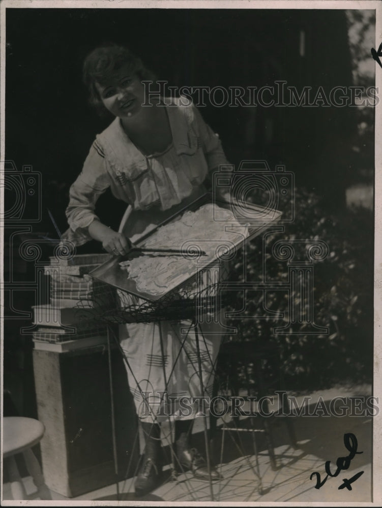 1919 Press Photo Cora Anderson, UC Candy Girl