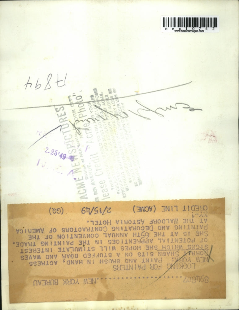 1949 Press Photo Actress Dorrit Shawn Looking For Painters