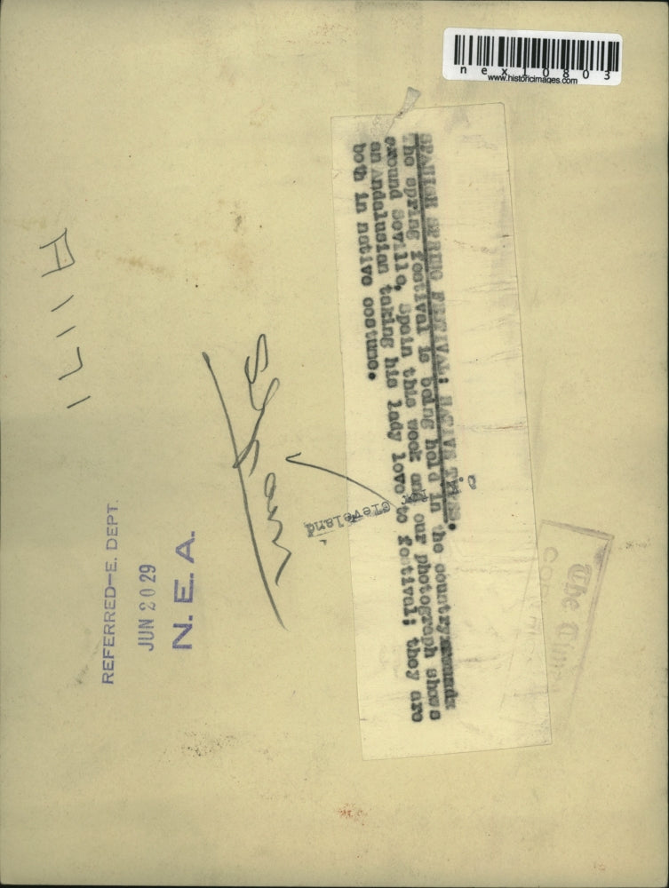 1929 Press Photo Spring Fever For Two Spanish Lovers Going To Festival