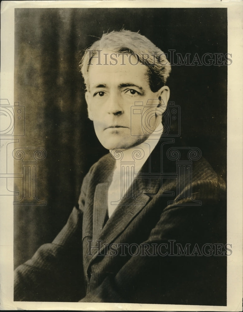 Load image into Gallery viewer, 1926 Press Photo Alan B. Hendricks designer of metal Transformers - nex11002
