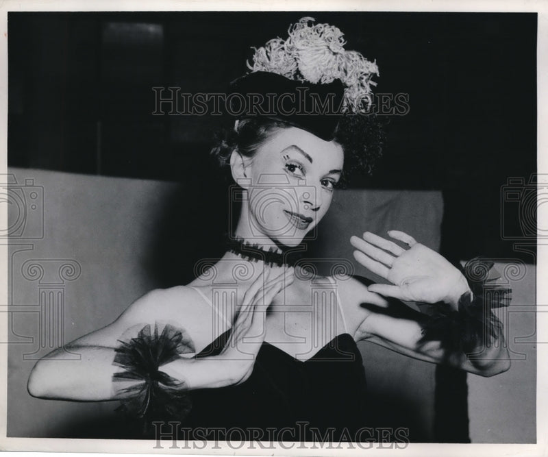 Load image into Gallery viewer, 1955 Press Photo Sylvia Karras Cleveland Ballet Teacher - nex11154
