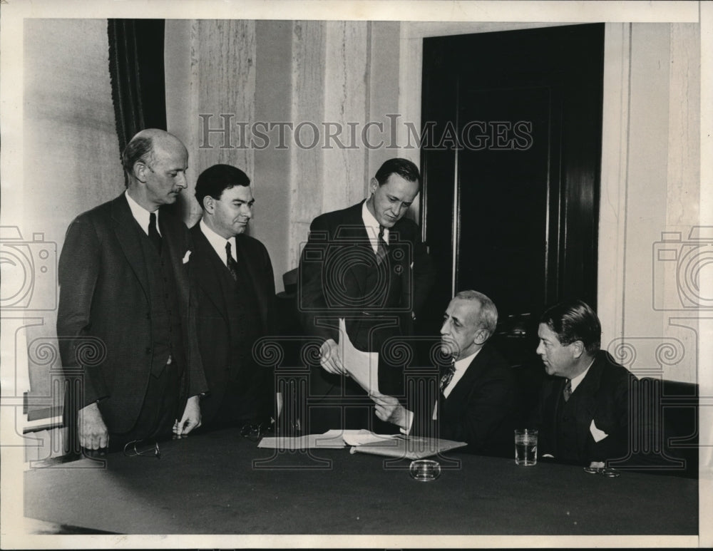 1933 Press Photo welfare officials testify before Senate Comittee