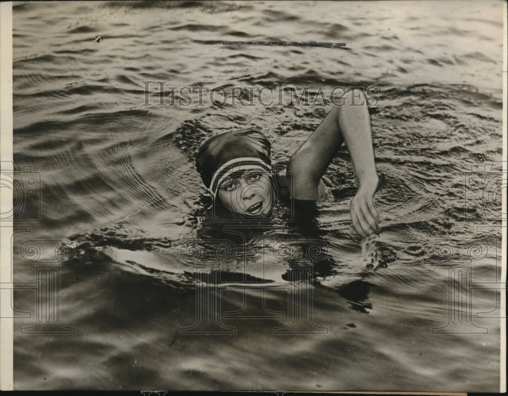 1925 Press Photo Miss Virginia Ashe Champion Swimmer Out For Sprinting Records