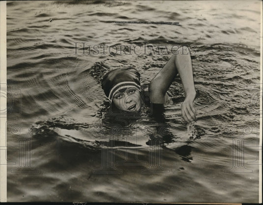 1925 Press Photo Miss Virginia Ashe Champion Swimmer Out For Sprinting Records