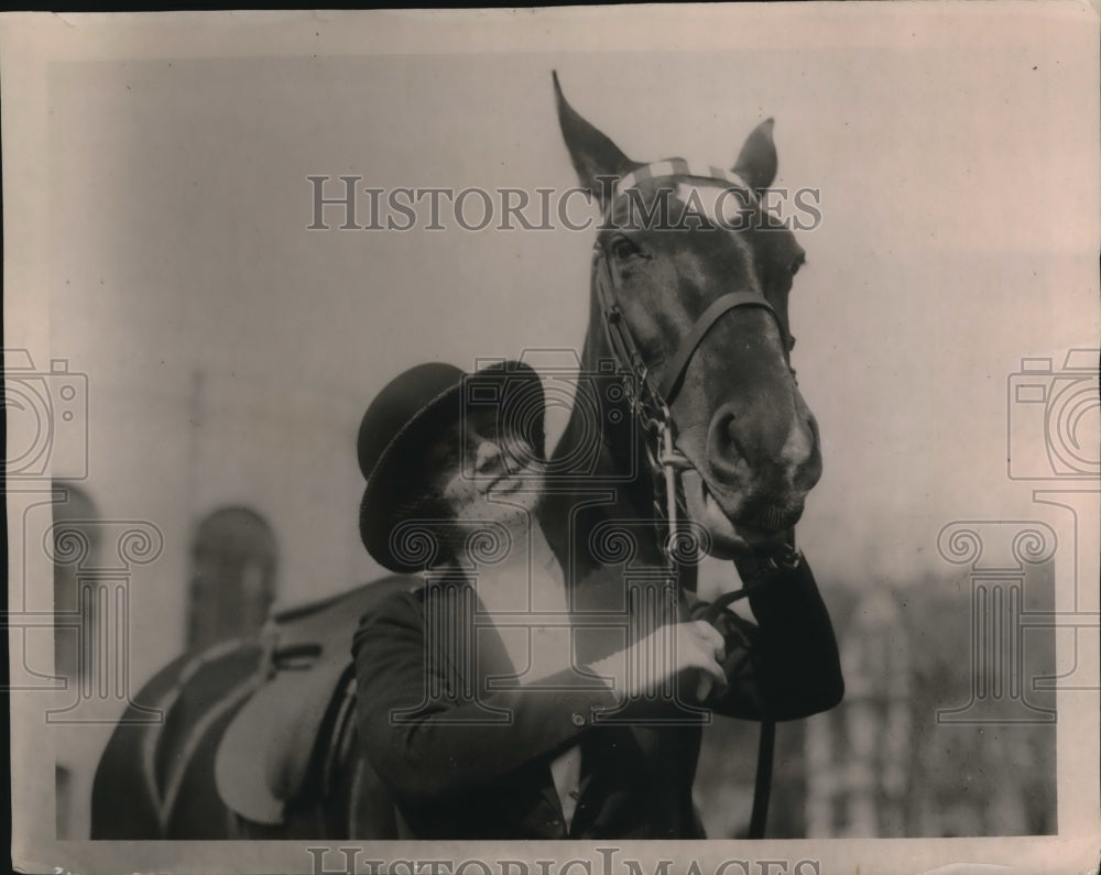 1920 Press Photo Mrs. Thomas F. Logan and horse - nex11313
