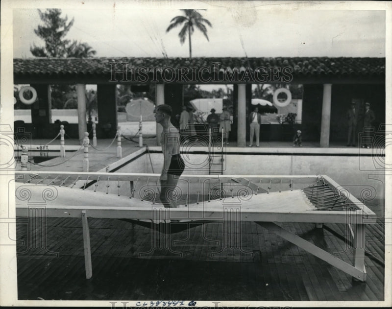 Load image into Gallery viewer, 1937 Press Photo Sam Howard Diving Instructor At Miami Biltmore Country Club
