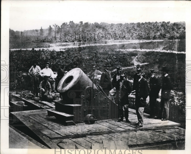 Load image into Gallery viewer, 1942 Press Photo Railroad Mortar In 1864. Used To Fire Into Petersburg, Va

