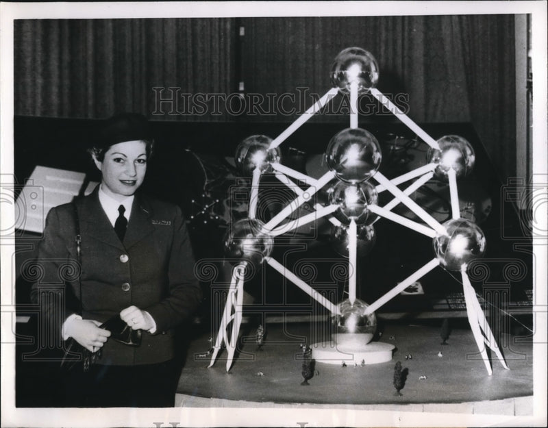 Load image into Gallery viewer, 1956 Press Photo Hostess Welcomes Visitors To Brussels World's Fair By Atomium
