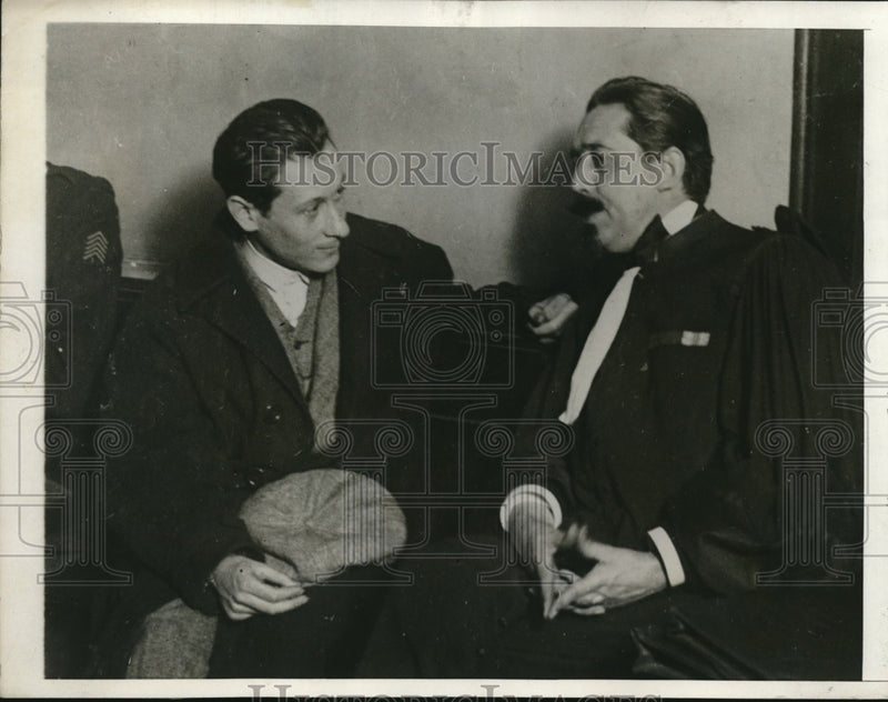 Load image into Gallery viewer, 1927 Press Photo Suspected Communist Stephan Grodnicki Questioned French Police
