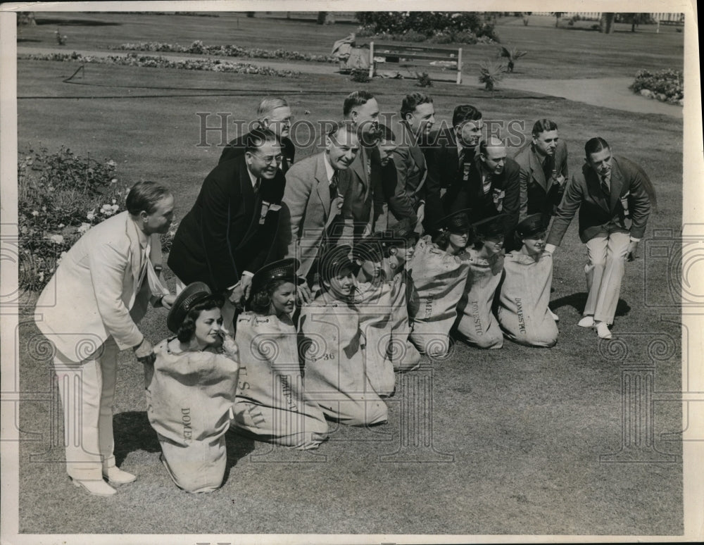 1937 Press Photo Post Masters at Long Beach, Ca.With Different Kind Of Mail
