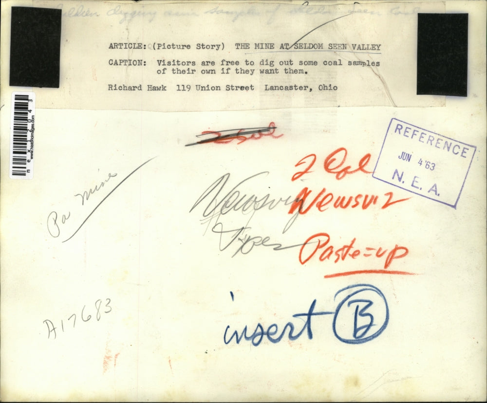 1963 Press Photo Visitors Are Free To Dig Out Coal Samples At Seldom Seen Valley