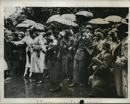 1933 Press Photo Crowds Want A Glimpse Of Prince De Asturias & Senorita Edelmira