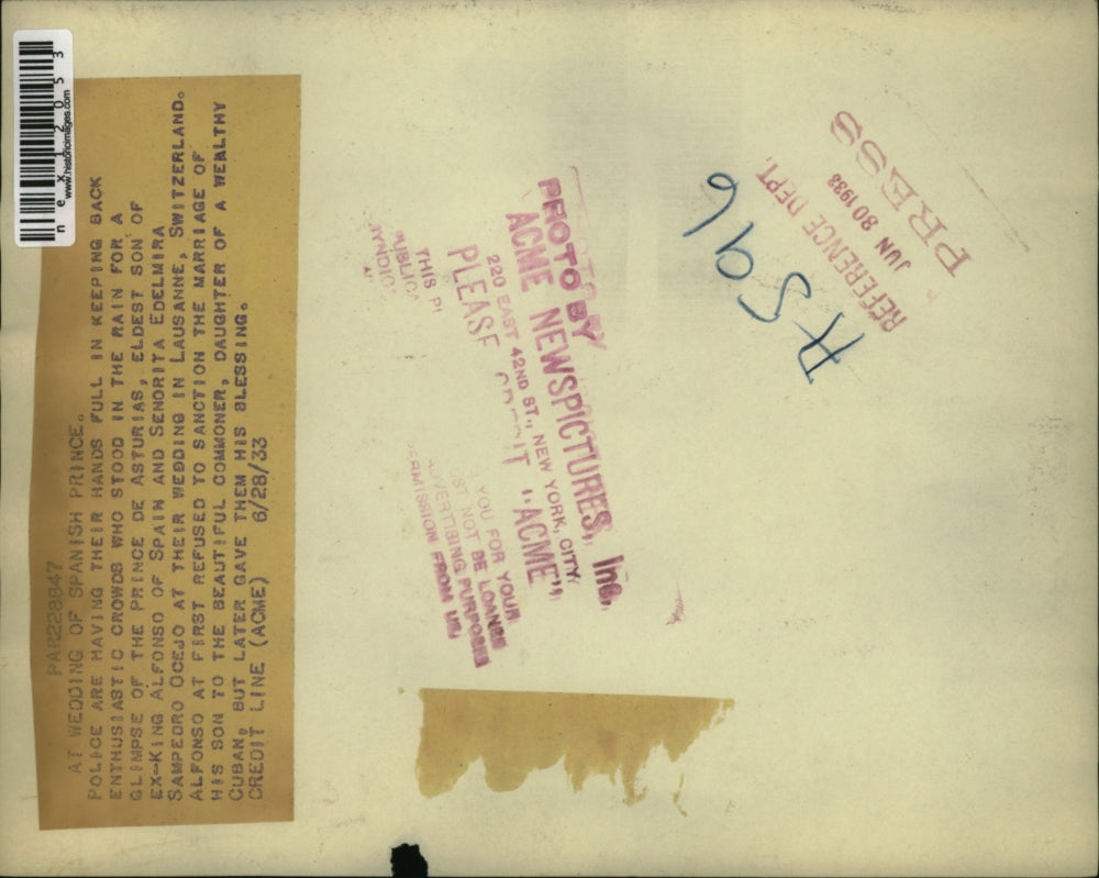 1933 Press Photo Crowds Want A Glimpse Of Prince De Asturias & Senorita Edelmira