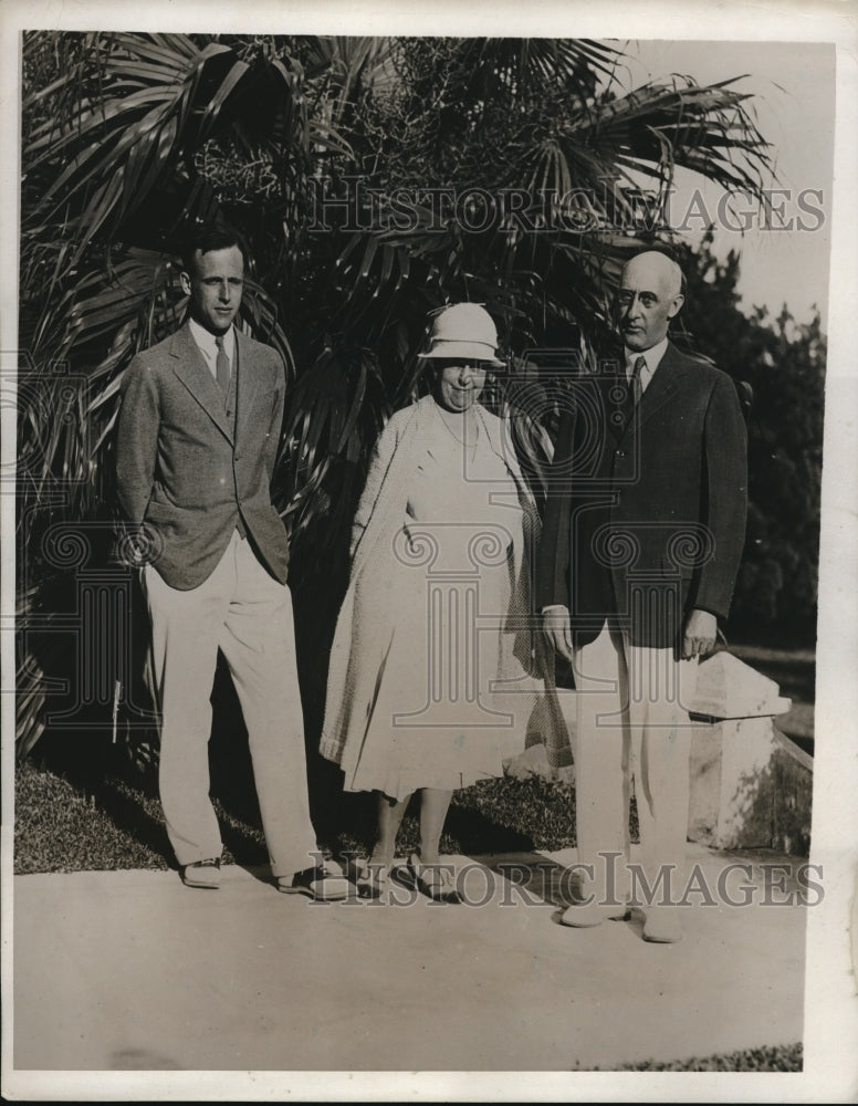 1932 Press Photo John C. Keer, Wife and Son James Vacationing in Bermuda