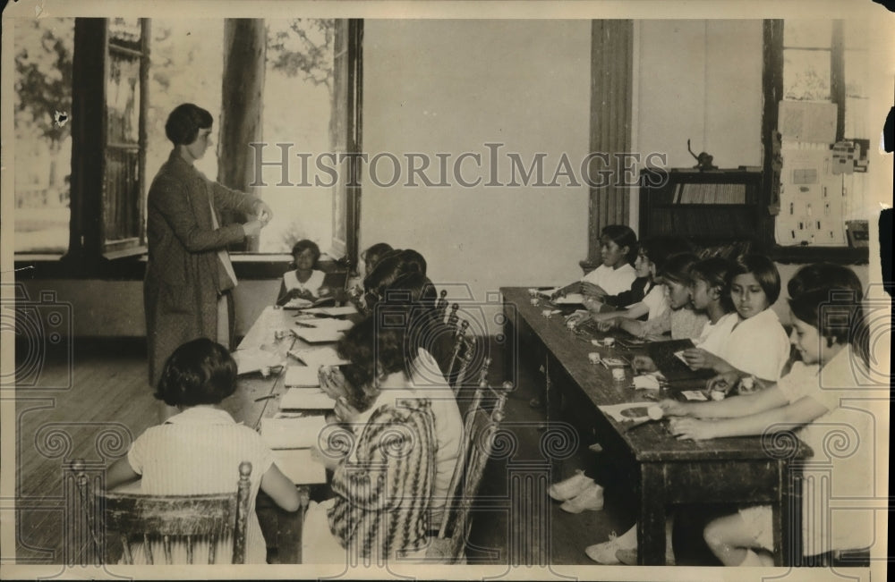 1929 Press Photo Elizabeth Morrow, Teaching English To Mexican Children