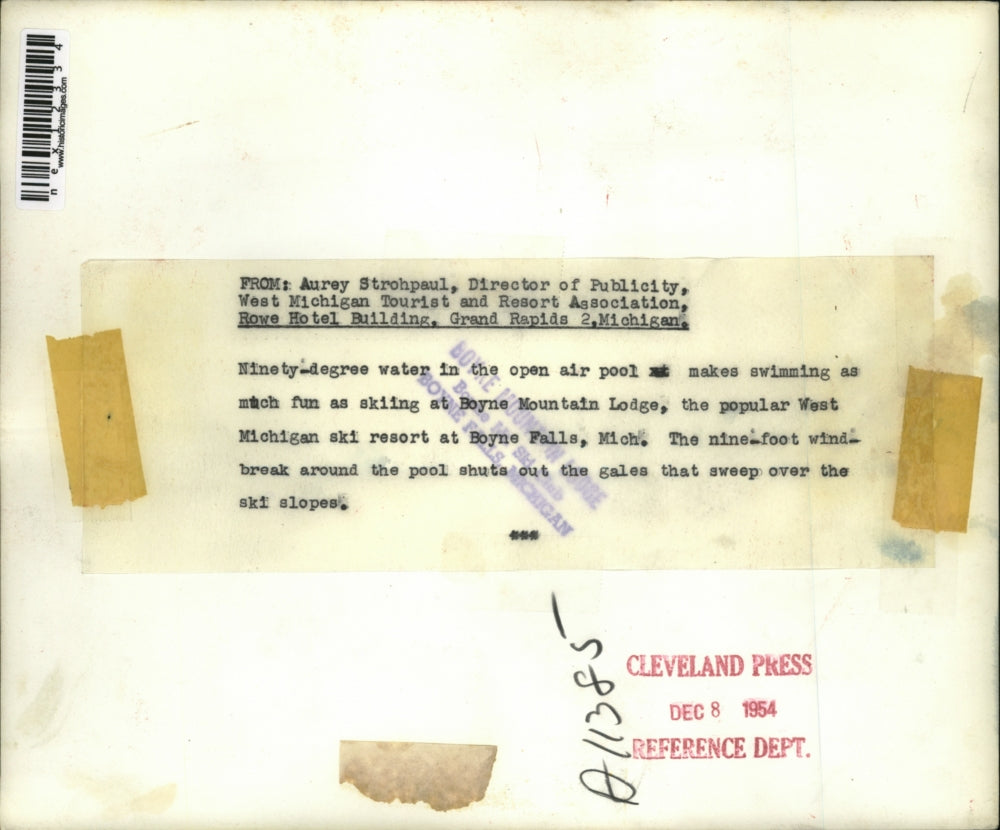 1954 Press Photo Ninety Degree Water In Open Air Pool At West Michigan Ski Resor