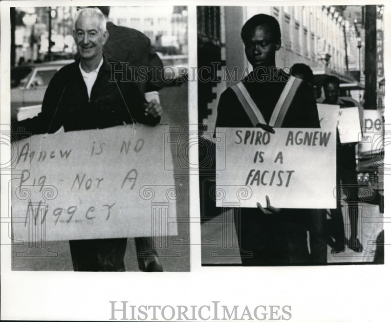 Load image into Gallery viewer, 1969 Press Photo Spiro T. Agnew Demonstrators, Montgomery AL Jeff Davis Hotel
